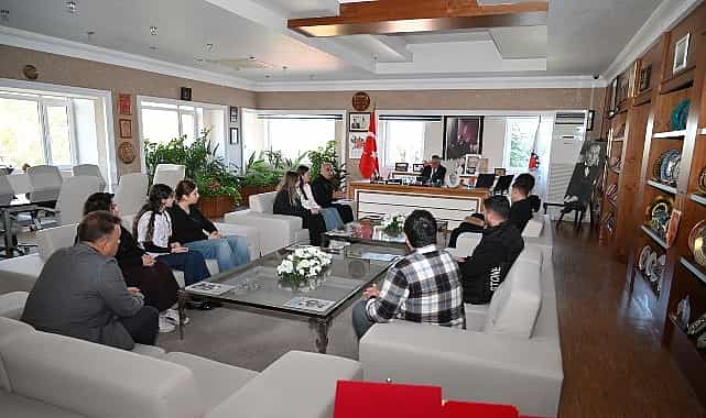 ogrencilerden baskan topalogluna tesekkur ziyareti