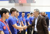 baskan vekili akindan genc sporculara tam destek