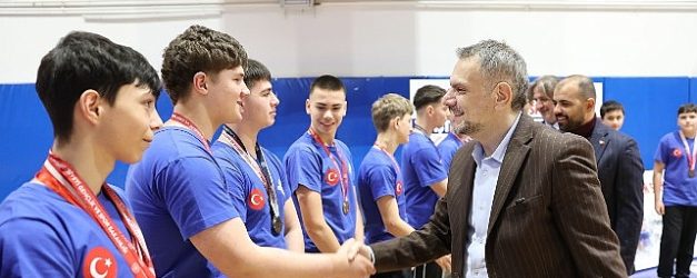 baskan vekili akindan genc sporculara tam destek