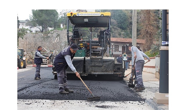 buyuksehir belediyesinden finikeye asfalt destegi