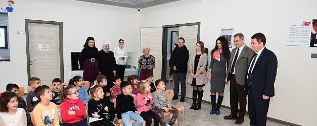 cocuklarin karnelerini baskan erkan aydin verdi