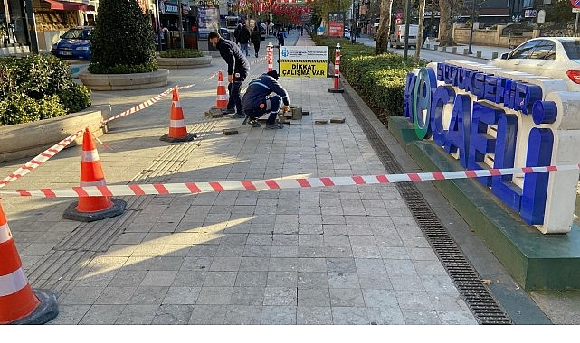 cumhuriyet bulvarinda granit taslara duzenli bakim