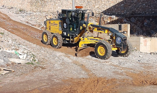 didim belediyesi kent genelindeki yogun calismalarini akbukde de surduruyor