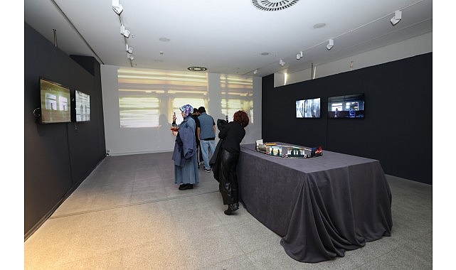 galeri cennette fijital kapilar sergisi acildi