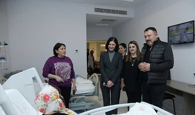 Hastanede Yeni Yıl Ziyareti 1 hastanede yeni yil ziyareti