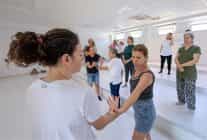 izmirde kadinlarin sesi var yeri var gucu var