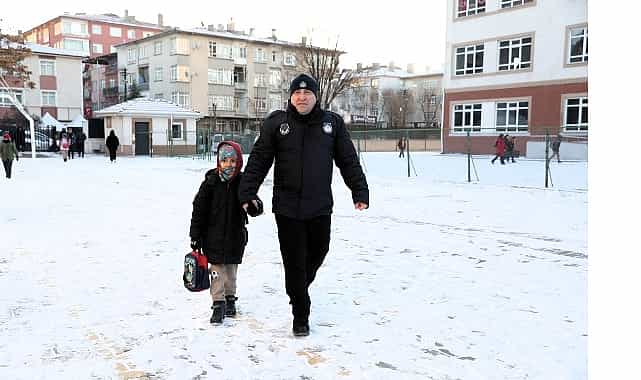 keciorende okul cevrelerinde karla mucadele ve guvenli gecis calismasi
