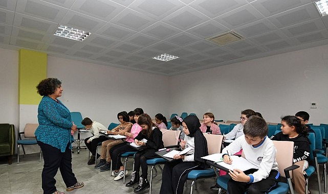 kucuk yazarlar kalemlerini ustaliga tasiyor