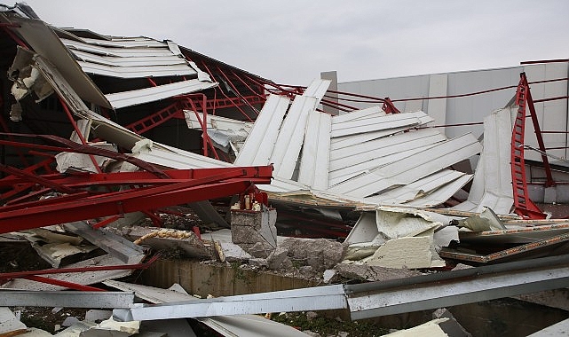Nilüfer’de iki kaçak iş yeri yıkıldı 1 niluferde iki kacak is yeri yikildi
