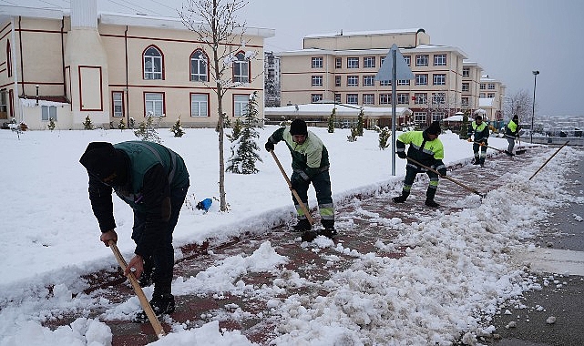 yaya guvenligi icin kar kureme ve tuzlama seferberligi devam ediyor